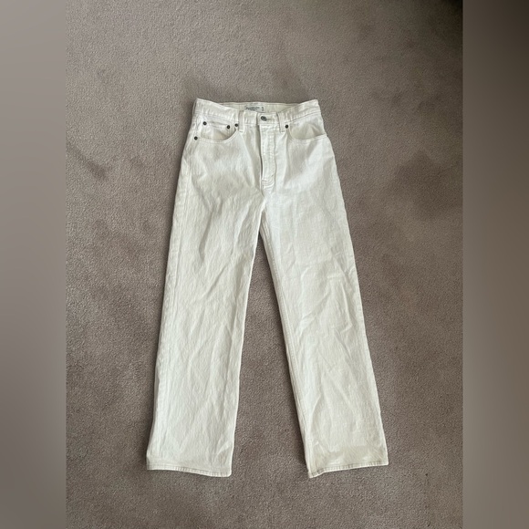 Abercrombie Women's Ultra High Rise 90s Straight Jean in Crème - Picture 5 of 11